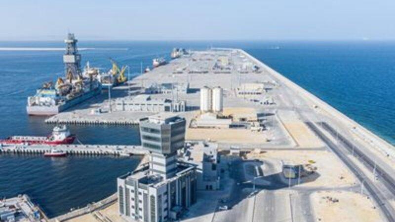 İran Omanın neft anbarlarına hücum etdi