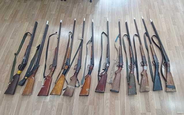 Polis qanunsuz saxlanılan daha 5 avtomatı aşkarladı