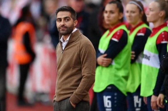 Qadın futbolçulara mesaj göndərdi -İşdən qovuldu