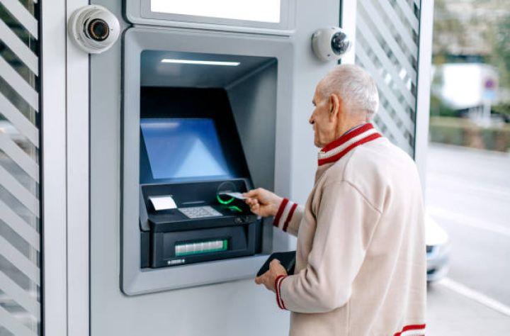 Yaşı 65-dən çox olanların NƏZƏRİNƏ