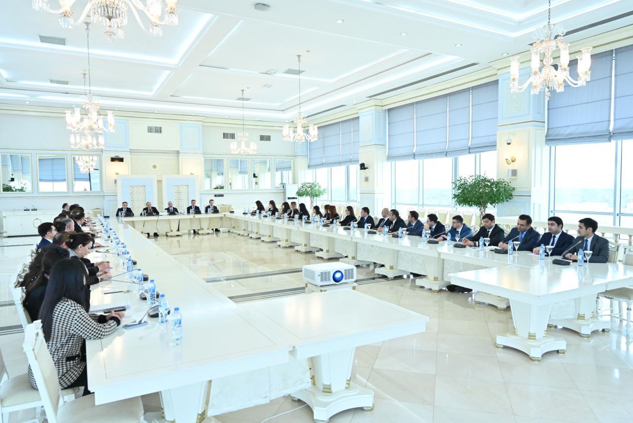 Milli Məclisdə vəzifəyə yeni təyin olunmuş hakimlərlə görüş keçirilib