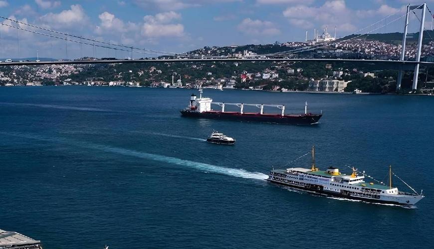 İstanbul boğazında gəmilərin hərəkəti dayandırıldı