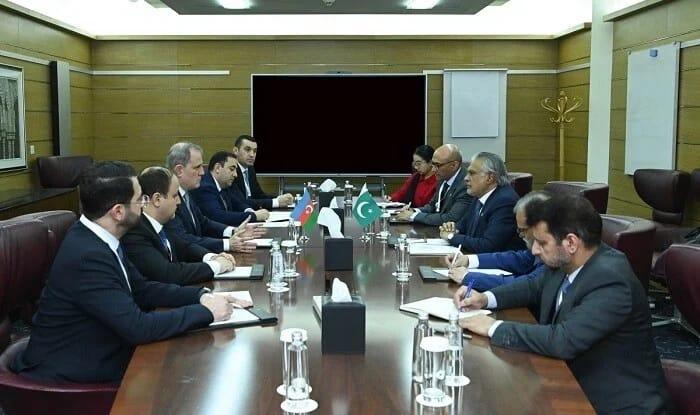 Nazir Ishaq Darla görüşdü