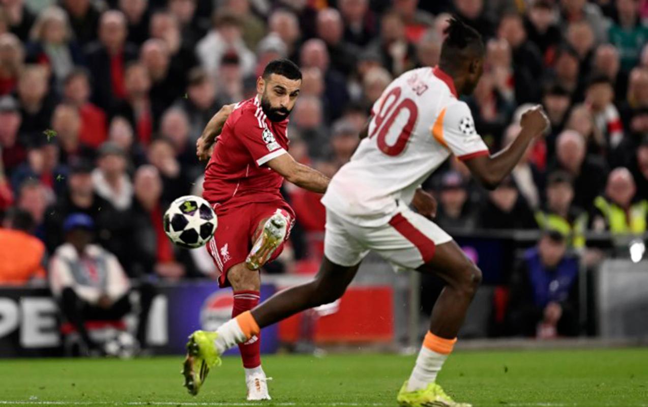 "Qalatasaray"ın qapısına 32 zərbə vurdular