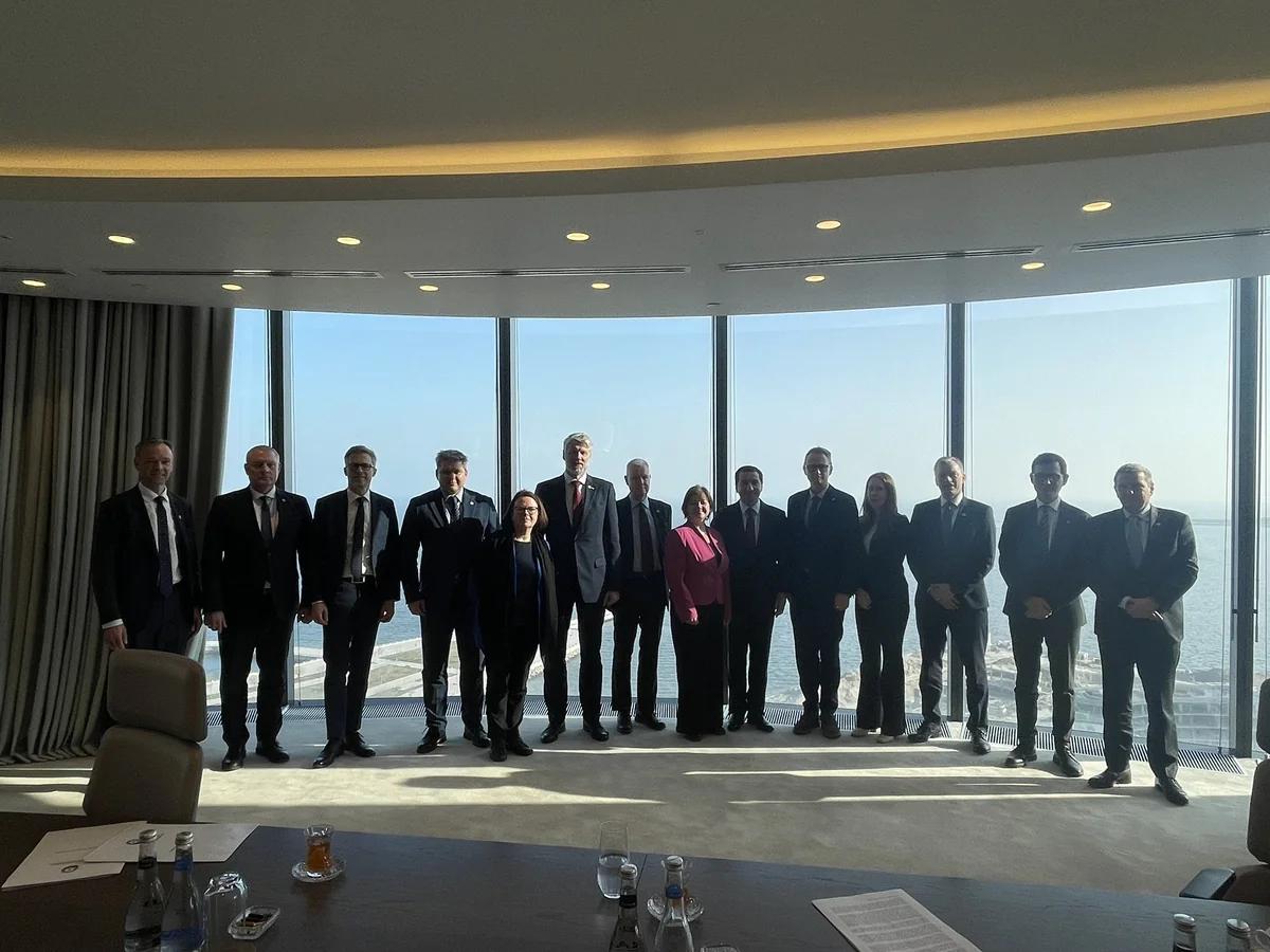 Hikmət Hacıyev bu ölkələrin rəsmiləri ilə fikir mübadiləsi apardı