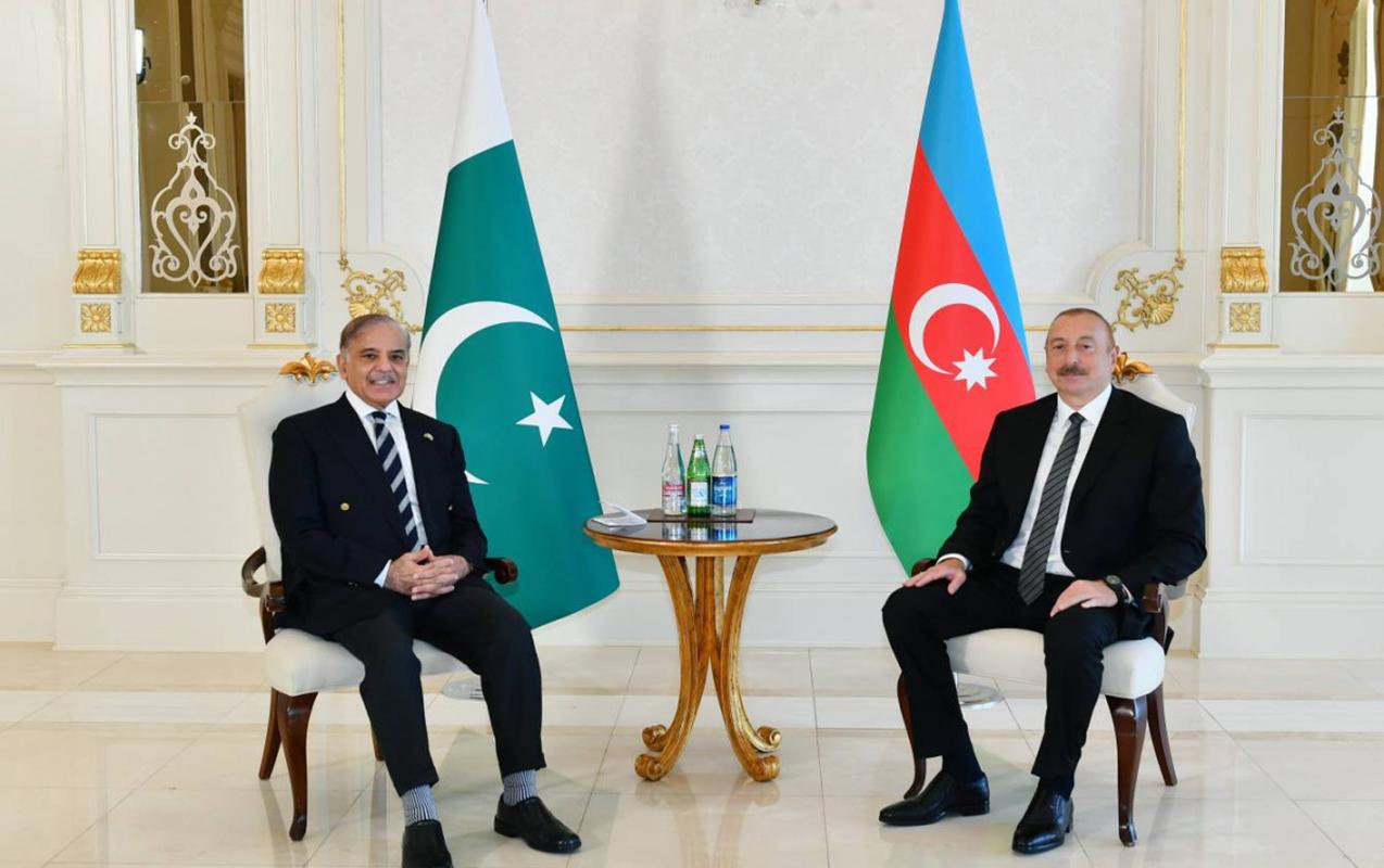 İlham Əliyev Şahbaz Şəriflə danışdı