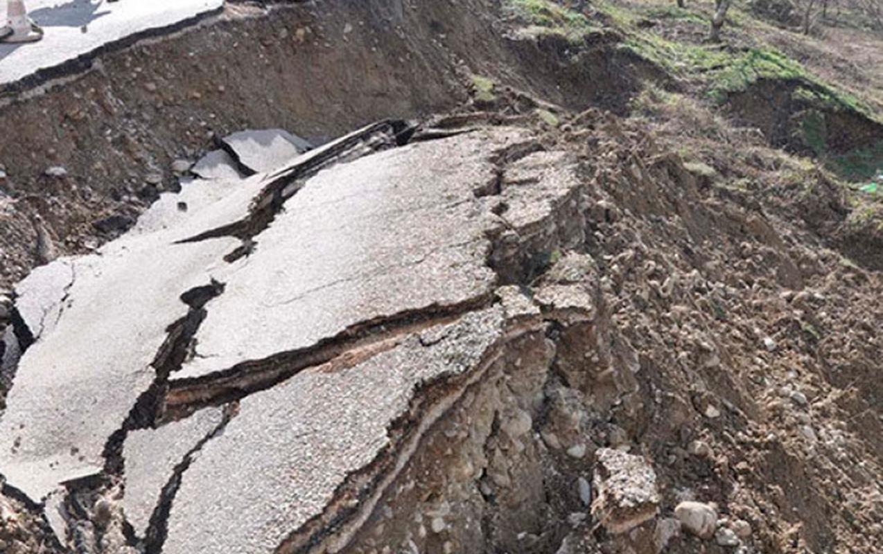 Muğanlı-İsmayıllı yolunun mühafizə zolağında sürüşmə olub