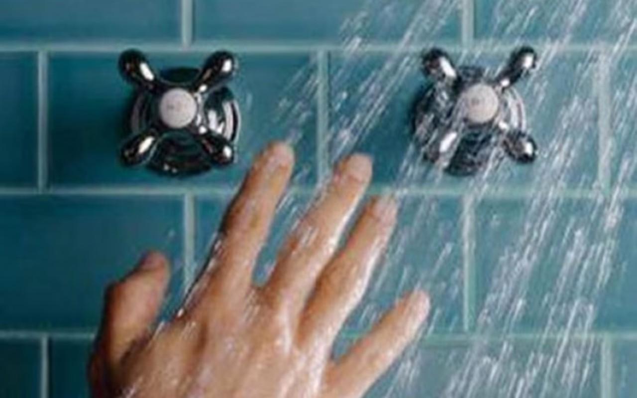 Qaxda hamam otağında yıxılan kişi öldü