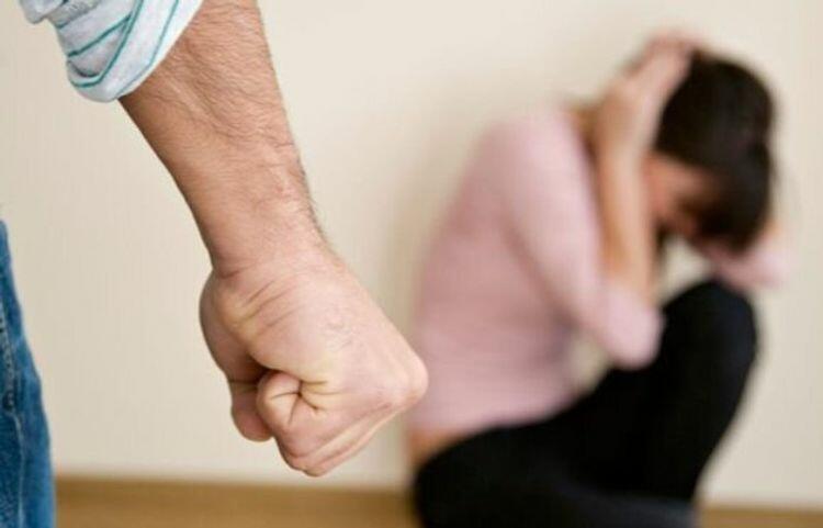 Sərxoş ər həyat yoldaşını döydü -Təfərrüat