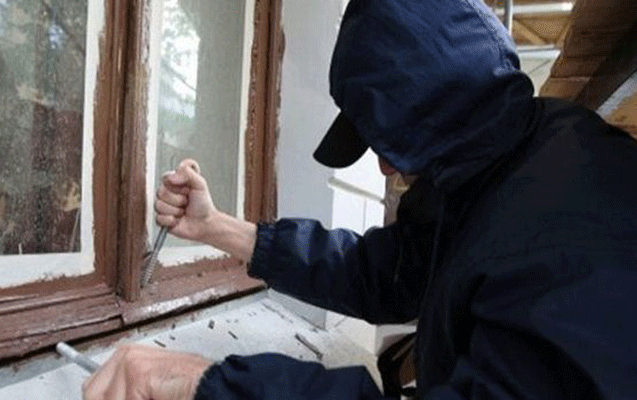 Heç kimin olmadığını dəqiqləşdirib evlərə girdilər