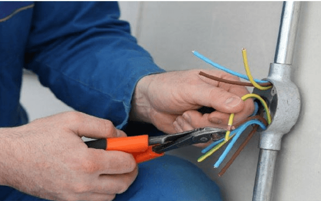 65 yaşlı kişini elektrik cərəyanı vurub öldürdü