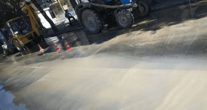 Bakıda ticarət mərkəzini su basdı - VİDEO