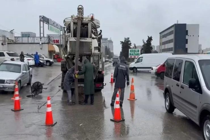 "Eurohome"un qarşısı yağış sularından təmizləndi