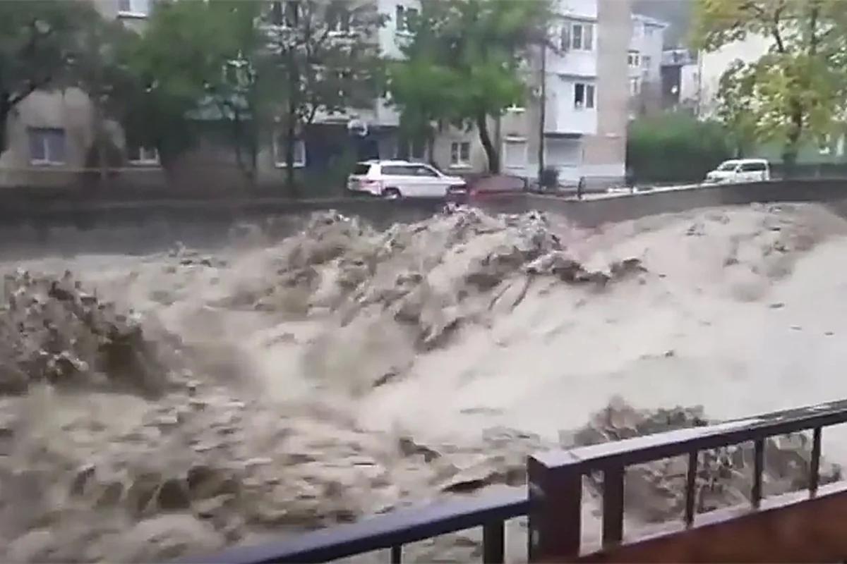 Mahaçqalada evləri su basdı, 80-dən çox adam təxliyə edildi