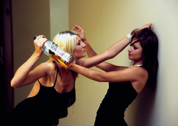 Bakıda restoranda DAVA - Qadın müştəri həmcinsini yaraladı