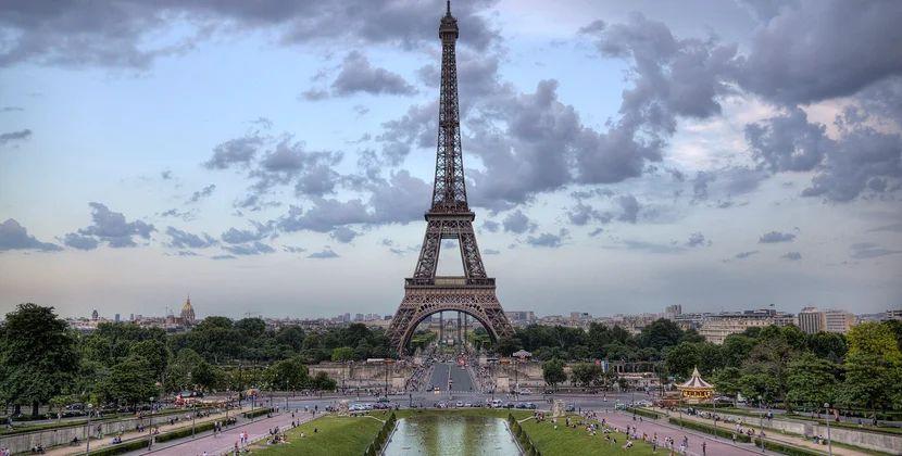 Yöndəmsiz metal konstruksiyası necə Paris incisinə çevrildi?