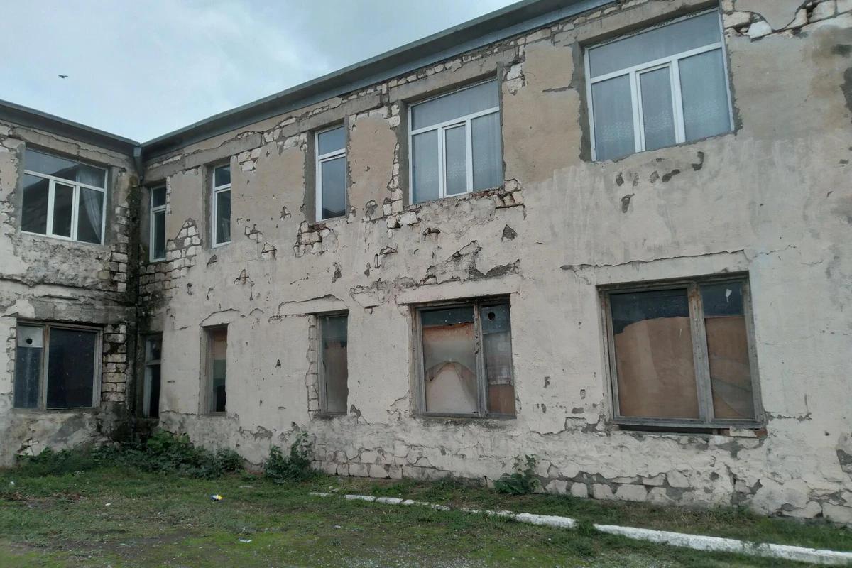 Qəzalı məktəblərin sayı 2 dəfədən çox azalıb