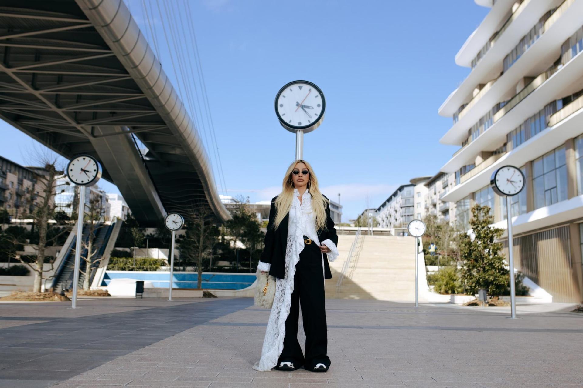 Röya"Yanındayam" mahnısının klipini yayımladı - VİDEO