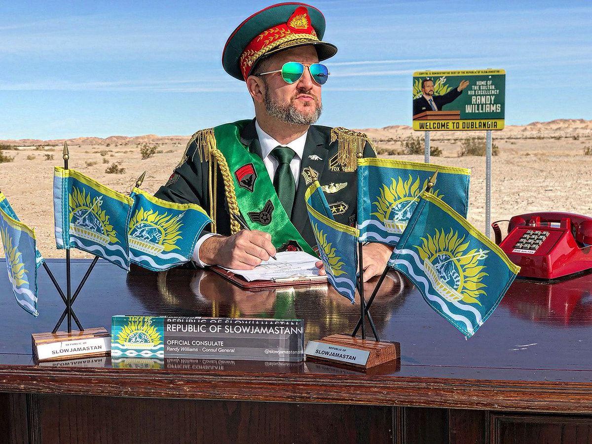 Gəzməyə ölkə qalmadı səhrada öz dövlətini qurdu