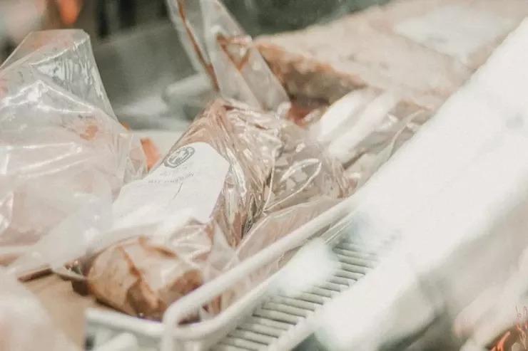 Əti soyuducuya torbada qoymaq olmaz - XƏBƏRDARLIQ