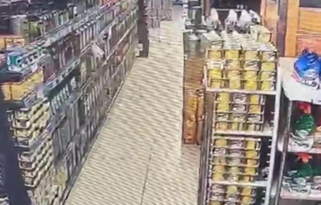 Türkiyədəki güclü zəlzələnin ANBAAN VİDEOsu