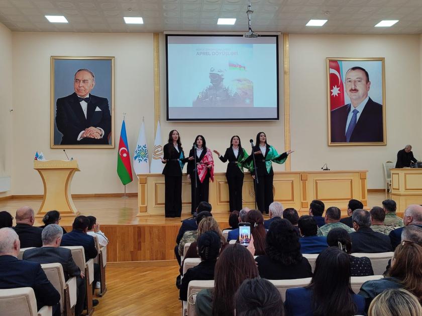 "Aprel döyüşləri - Zəfər yolu" adlı elmi konfrans keçirildi - FOTOLAR