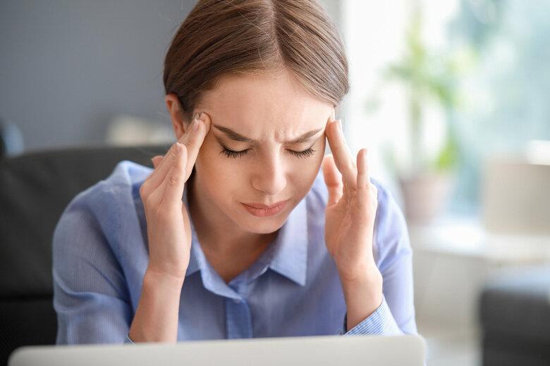 Tez-tez baş verən baş ağrılarının gözlənilməz səbəbləri AÇIQLANDI