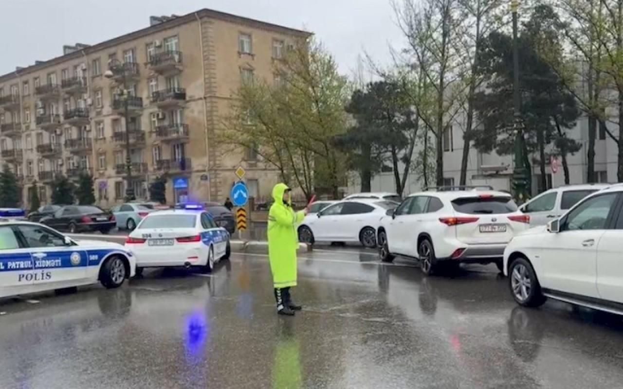 DYP-dən yağışlı hava ilə bağlı sürücülərə müraciət