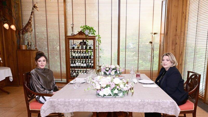 Tbilisidə Mehriban Əliyevanın şərəfinə lanç verilib -FOTO