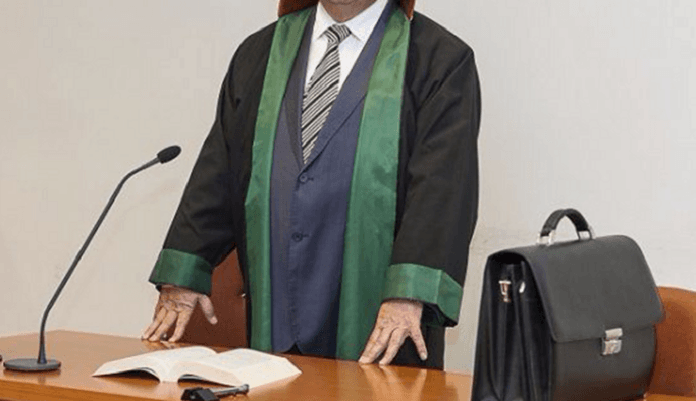 Kollegiyadan bir vəkil xaric edildi