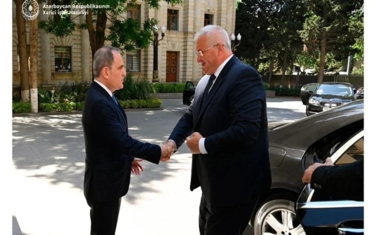 Sibiqa Ceyhun Bayramovla müzakirə apardı