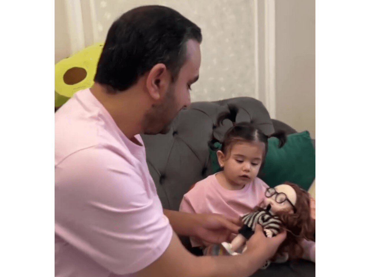 Azərbaycanlı müğənninin qızı ilə SƏMİMİ ANLARI - VİDEO