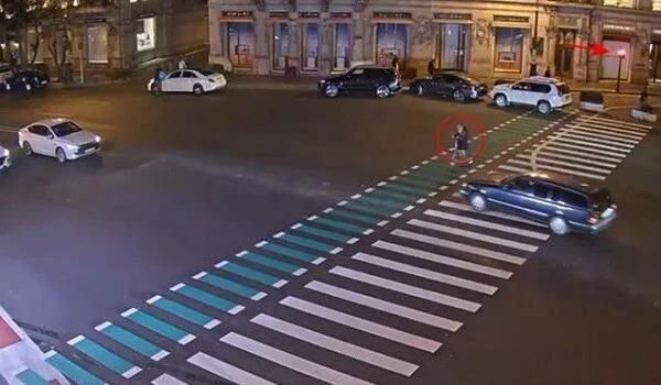 Skuterlə qadını vurub, qaçdı