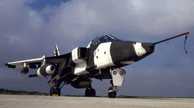 Fransada hərbi təyyarə qəzaya uğradı