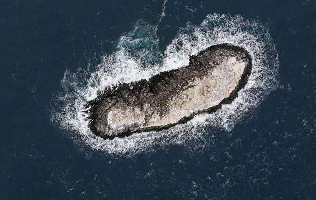 "Təhlükəli zona"da yeni ada kəşf edildi