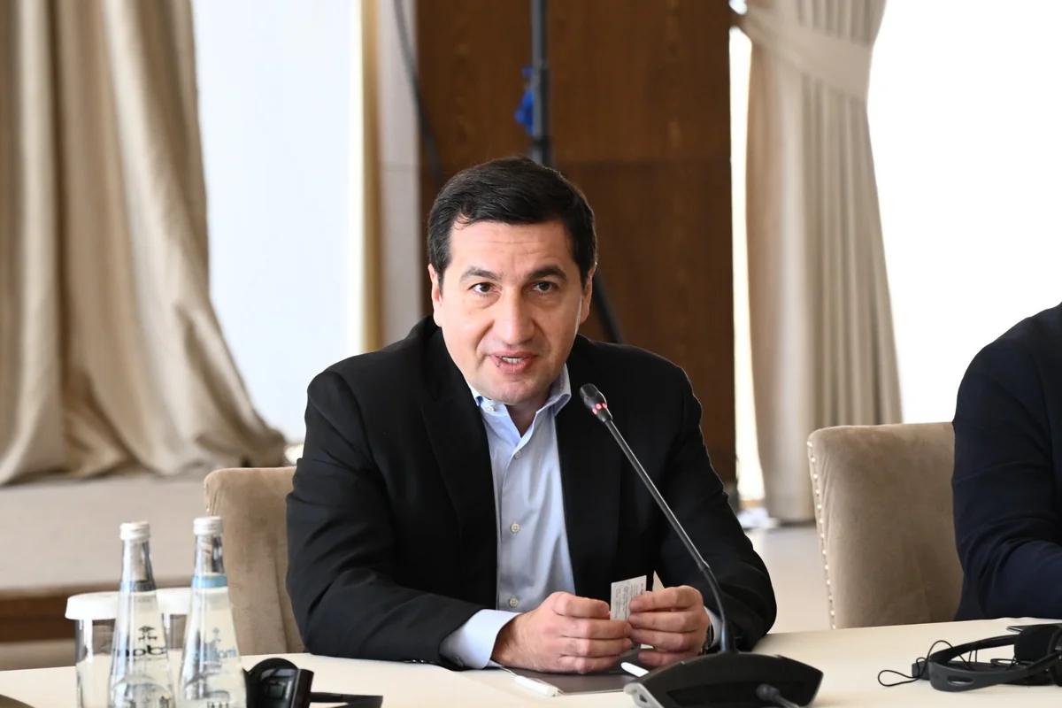 Hikmət Hacıyev Ermənistan vətəndaş cəmiyyətlərinin nümayəndələri ilə görüşdü - FOTO