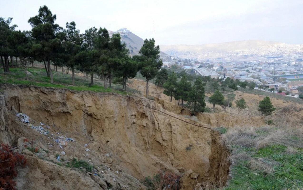 Bakının bu ərazisində sürüşmə baş verdi