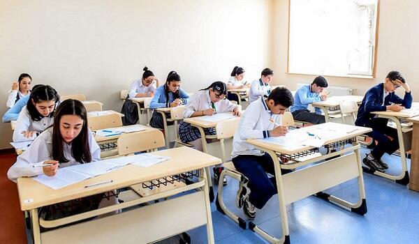 Bu gün 52 mindən çox şagird buraxılış imtahanı verdi