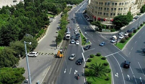 Bu prospektin kəsişməsində yeni işıqforlar quraşdırılır