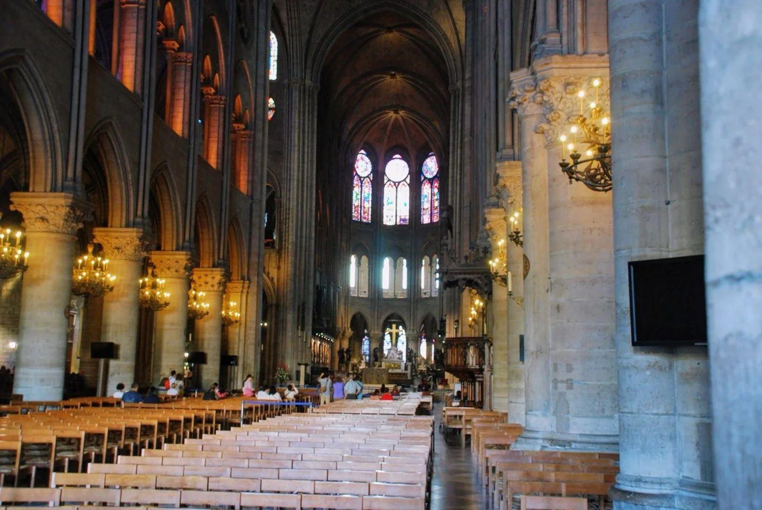 Notr Dam yeddi il əvvəl necə yanğına məruz qaldı?