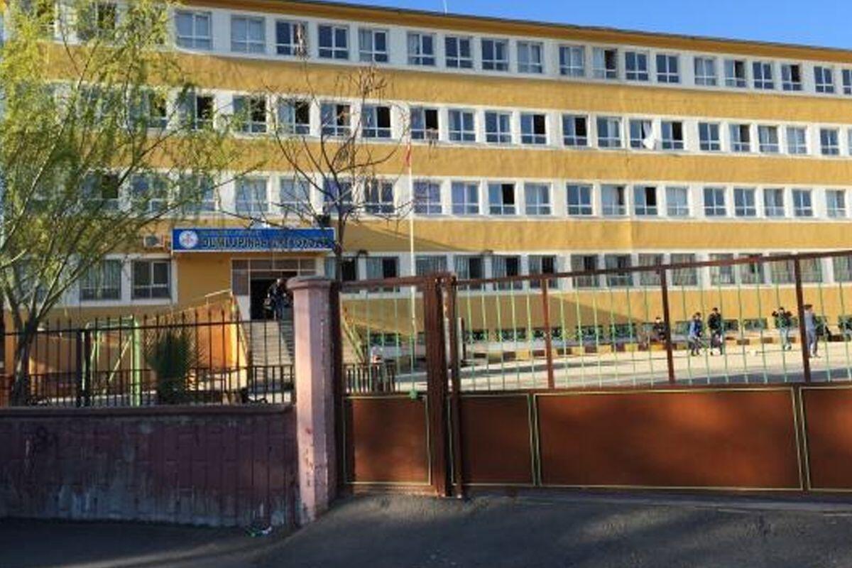 Türkiyədə daha bir məktəbə hücum olub - FOTO