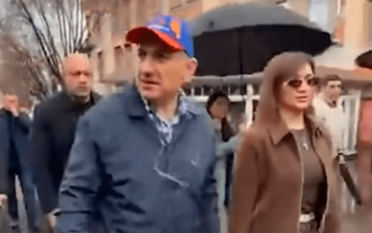 Paşinyan uzun müddət sonra Anna ilə görüntüləndi- VİDEO