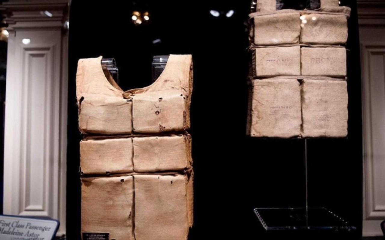 "Titanik"in xilasedici jileti hərracda satıldı