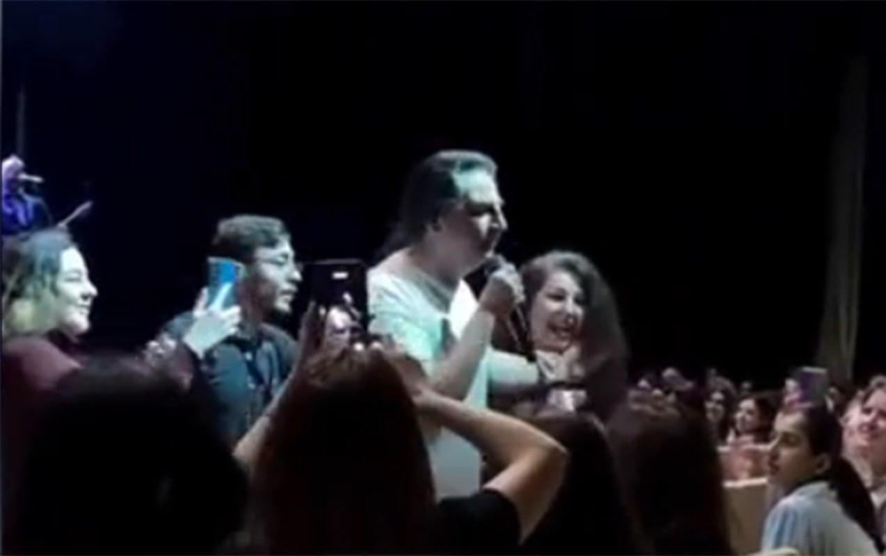 İDDİA: Çelik Bakıda konsertində tamaşaçılara hörmətsizlik etdi - VİDEO