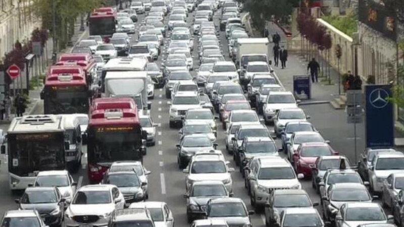 Bakının bir sıra yollarında tıxac var - SİYAHI