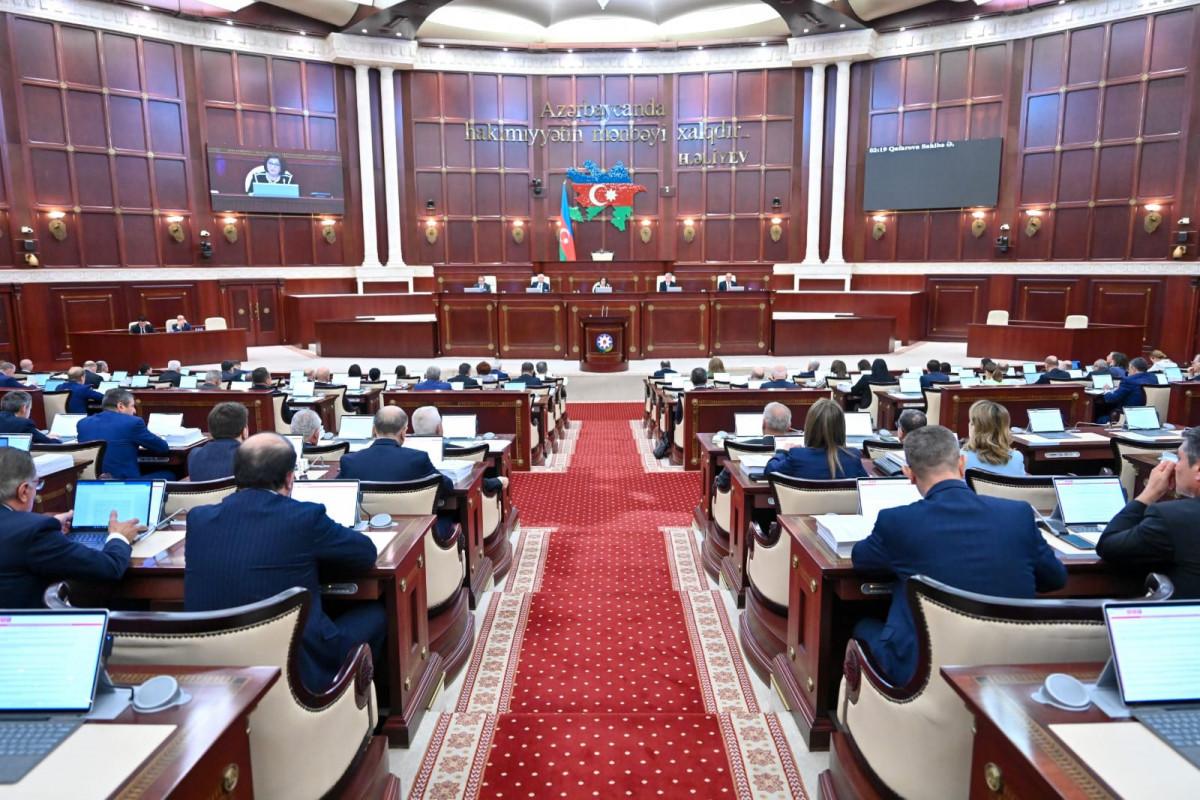 Milli Məclisin plenar iclası keçirilir