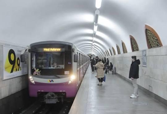 Bakı metrosunda insident: Sərnişin qatar yoluna düşdü
