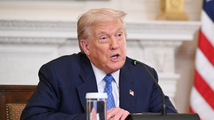 Tramp təcili iclas keçirir