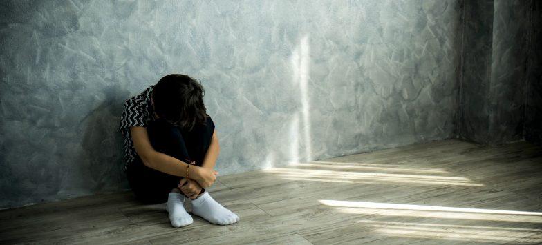 Nə üçün qadınlar depressiyaya kişilərdən daha meyilli olur? - SƏBƏBLƏR