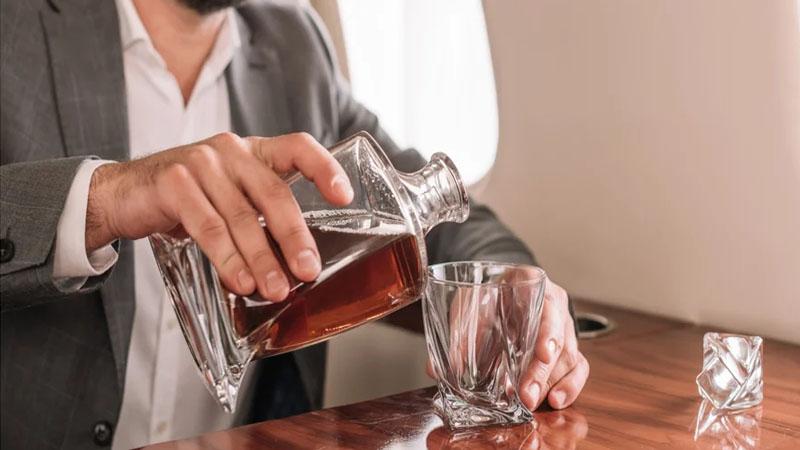 Uçuş zamanı alkoqol qəbulu: Sağlamlıq üçün təhlükəlidir